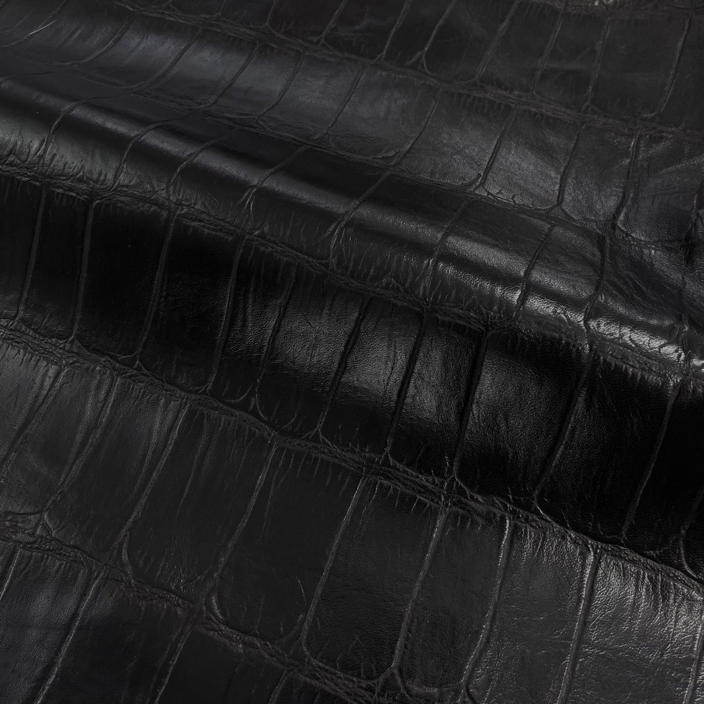 Crocodile Embossed Vegetable Tanned Genuine Leather Lamb Skin