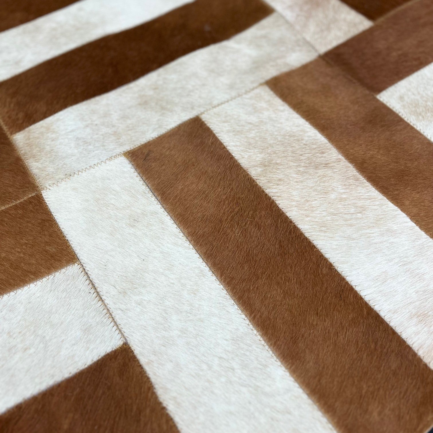 Natural Rectangle Cowhide Hair-On Patchwork Area Rug